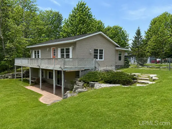 7643 W Rivers Bend, Manistique, MI 49854