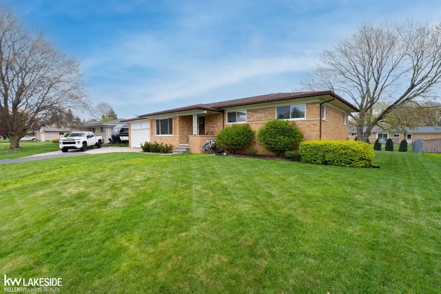 2932 Silverstone, Waterford, MI 48329 - #2