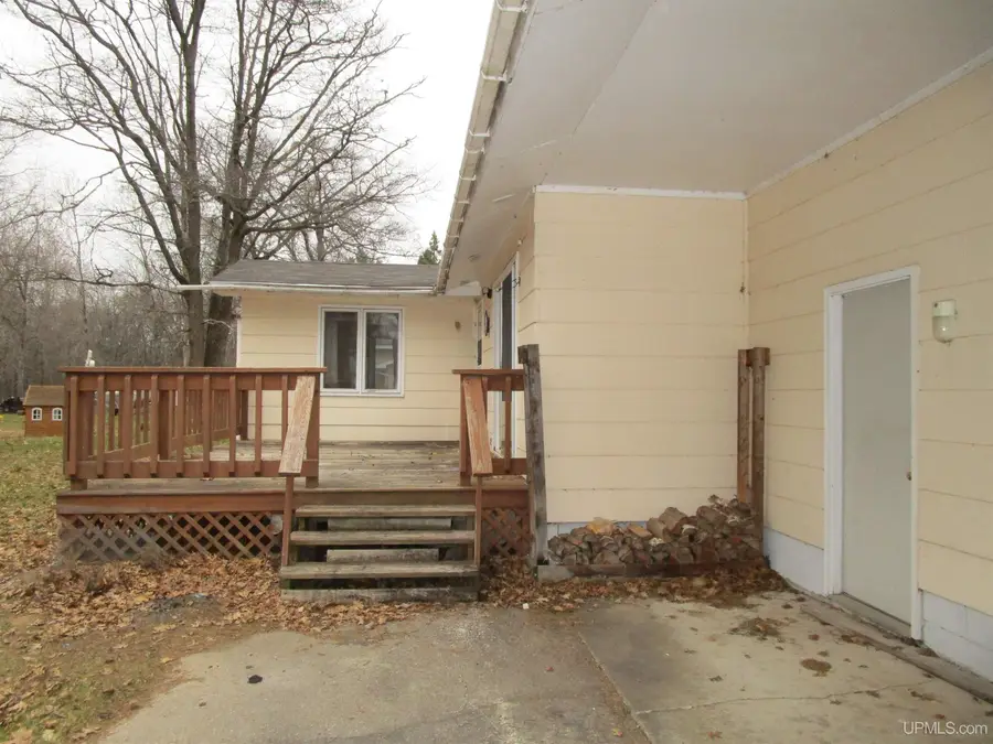 7379 S Lake Bluff O.5, Gladstone, MI 49837 - #3