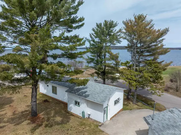 N7799 Bayberry, Munising, MI 49862