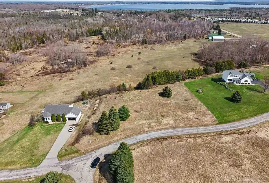 Unit 4 Clover, Charlevoix, MI 49720 - #1