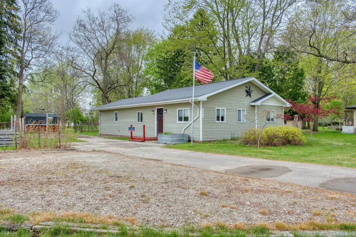 216 Oak, Corunna, MI 48817 - #1
