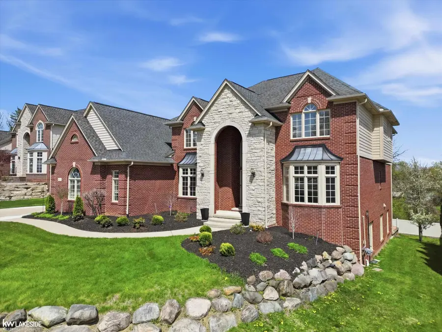 1112 Canyon Creek, Rochester Hills, MI 48306 - #2