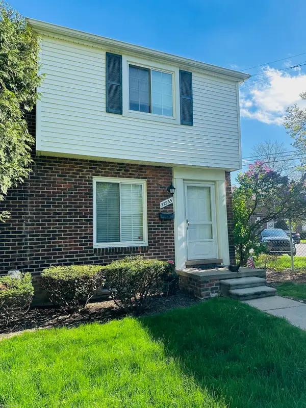 22935 Gary Ln, Saint Clair Shores, MI 48080