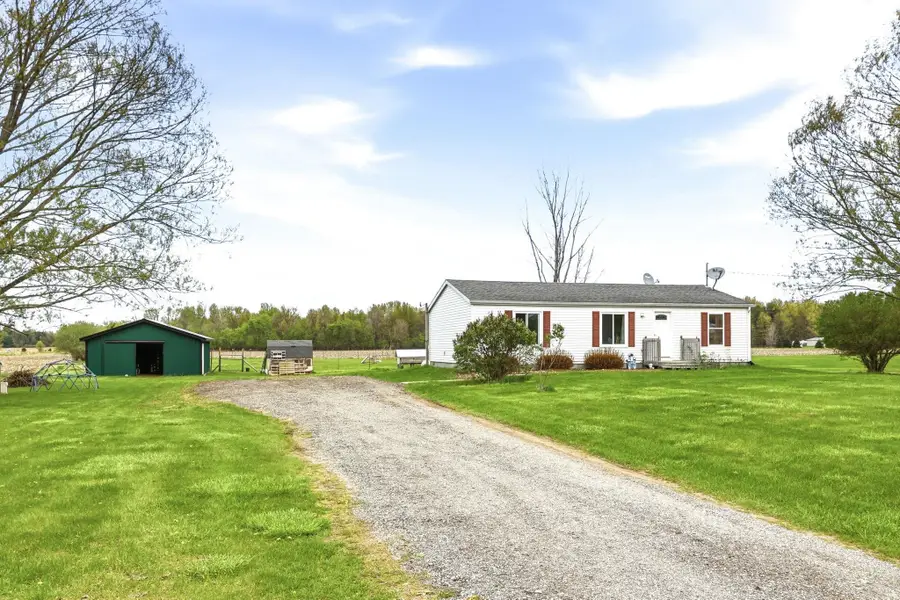 14686 W Burt, Chesaning, MI 48616 - #2