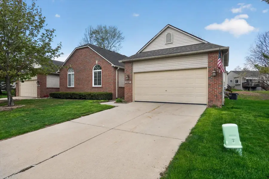 2547 Woodcliff, Hartland, MI 48353 - #2