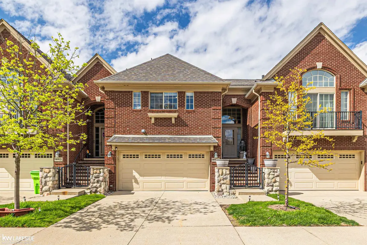 16933 Kensington, Macomb, MI 48044 - #1