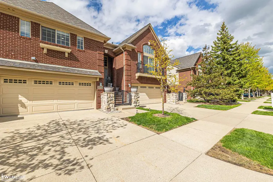 16933 Kensington, Macomb, MI 48044 - #2