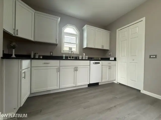 604 11th, Port Huron, MI 48060 - #1