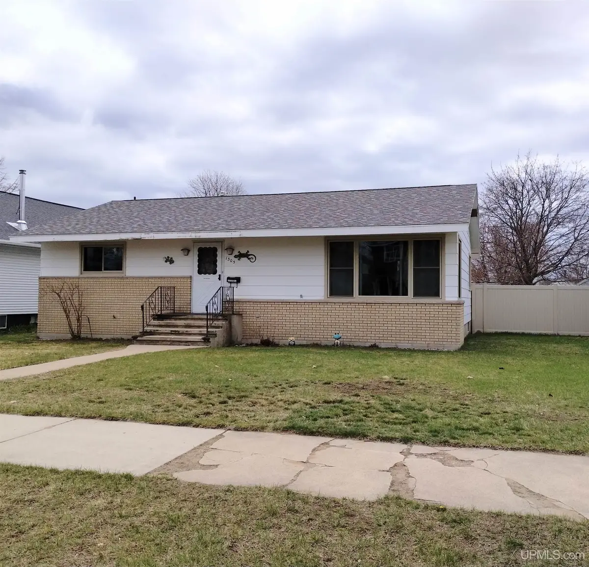 1305 Michigan, Gladstone, MI 49837 - #1