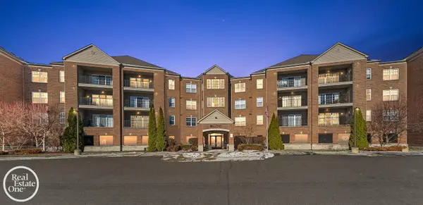 2118 Country Club #Unit 10, Saint Clair Shores, MI 48082