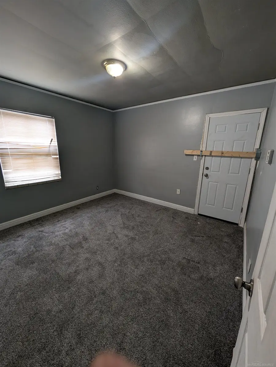 9776 E Outer, Detroit, MI 48213 - #2