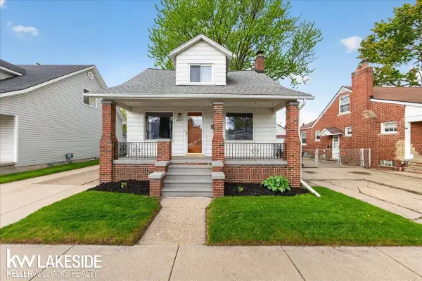 27377 Pinehurst, Roseville, MI 48066