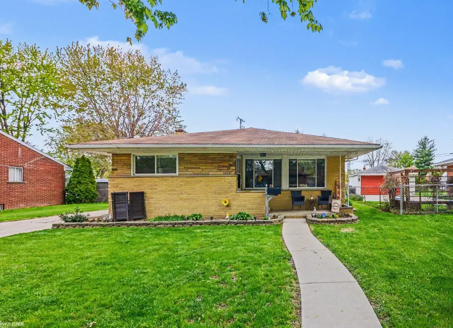 21060 Suffolk, Clinton Township, MI 48035 - #2