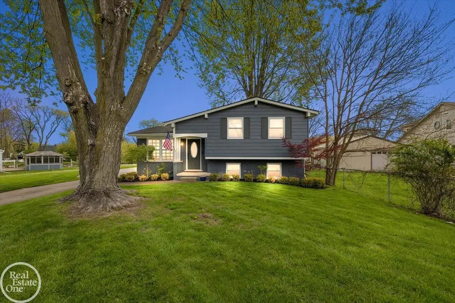 39684 Shoreline, Harrison Township, MI 48045 - #2