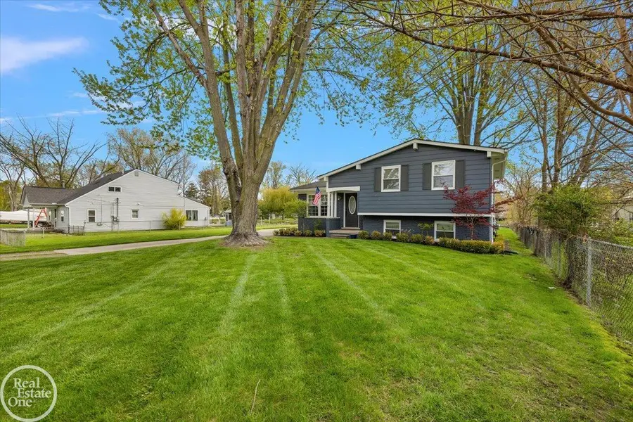 39684 Shoreline, Harrison Township, MI 48045 - #3