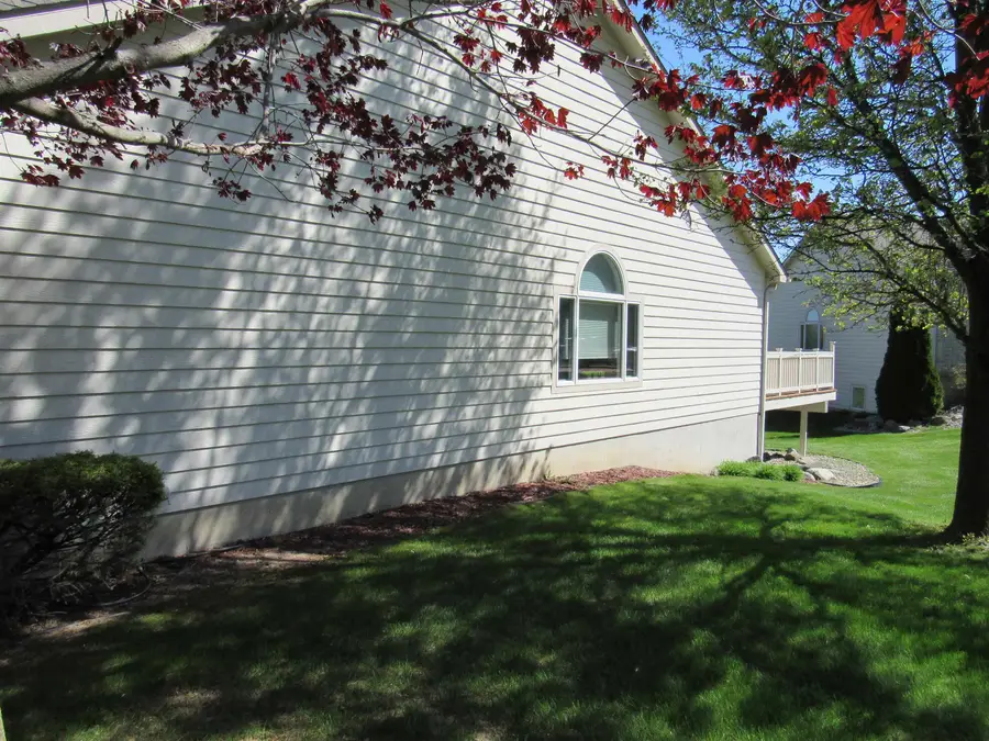6063 Belmont Ct, Grand Blanc, MI 48439 - #2