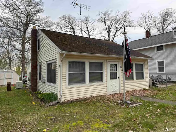 62 Oak, Brooklyn, MI 49230