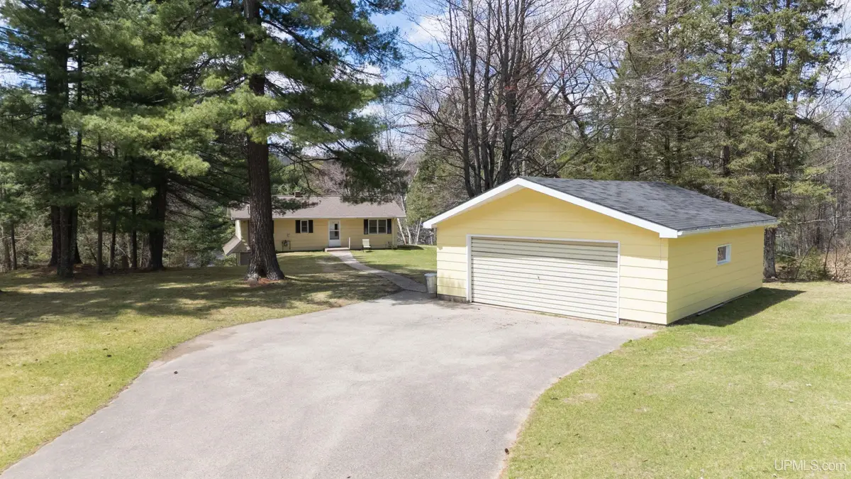595 N Riverhills Rd, Kingsford, MI 49802 - #1