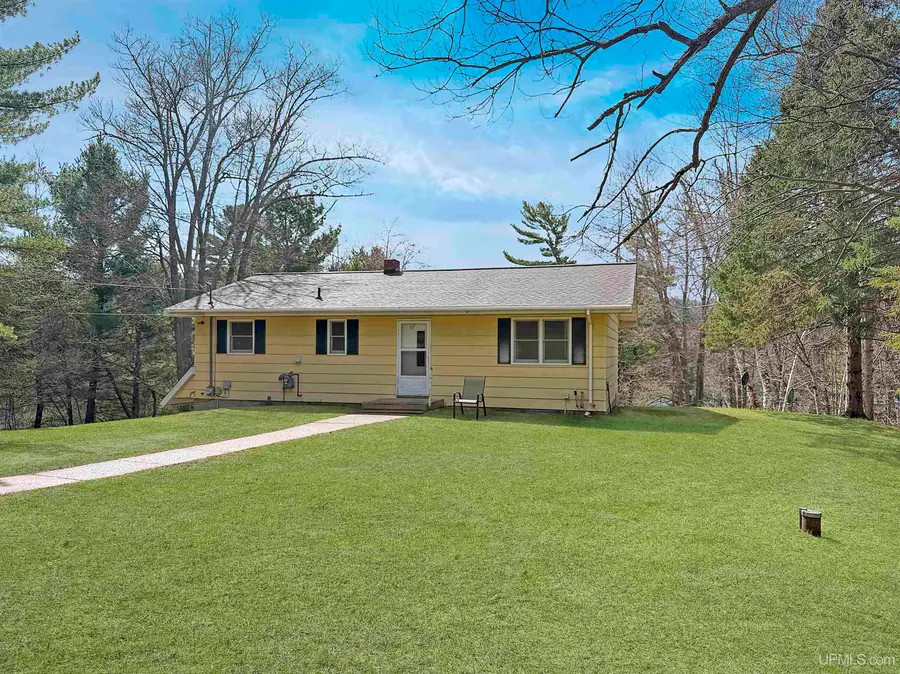 595 N Riverhills Rd, Kingsford, MI 49802 - #2