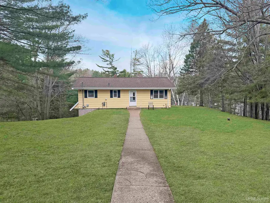 595 N Riverhills Rd, Kingsford, MI 49802 - #3