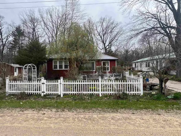 877 Oak, Lake, MI 49660