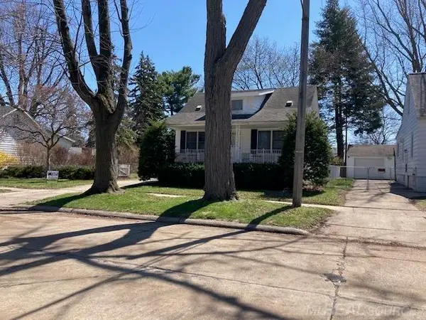 8442 Central, Center Line, MI 48015