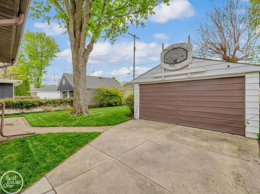 2313 Stanhope, Grosse Pointe Woods, MI 48236 - #3