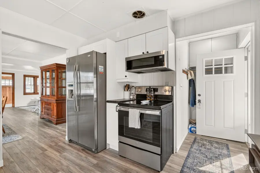 546 W Gulliver Lake, Gulliver, MI 49840 - #2