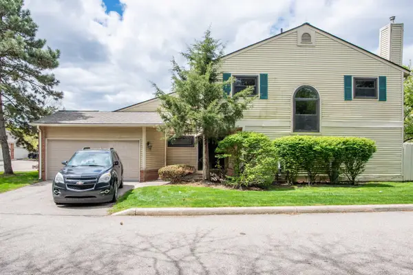 5679 Drake Hollow, West Bloomfield, MI 48322