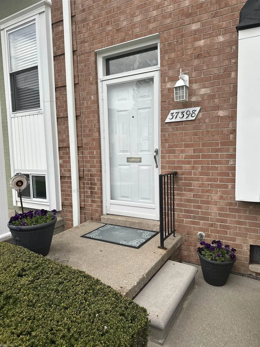 37398 Charter Oaks, Clinton Township, MI 48036 - #2