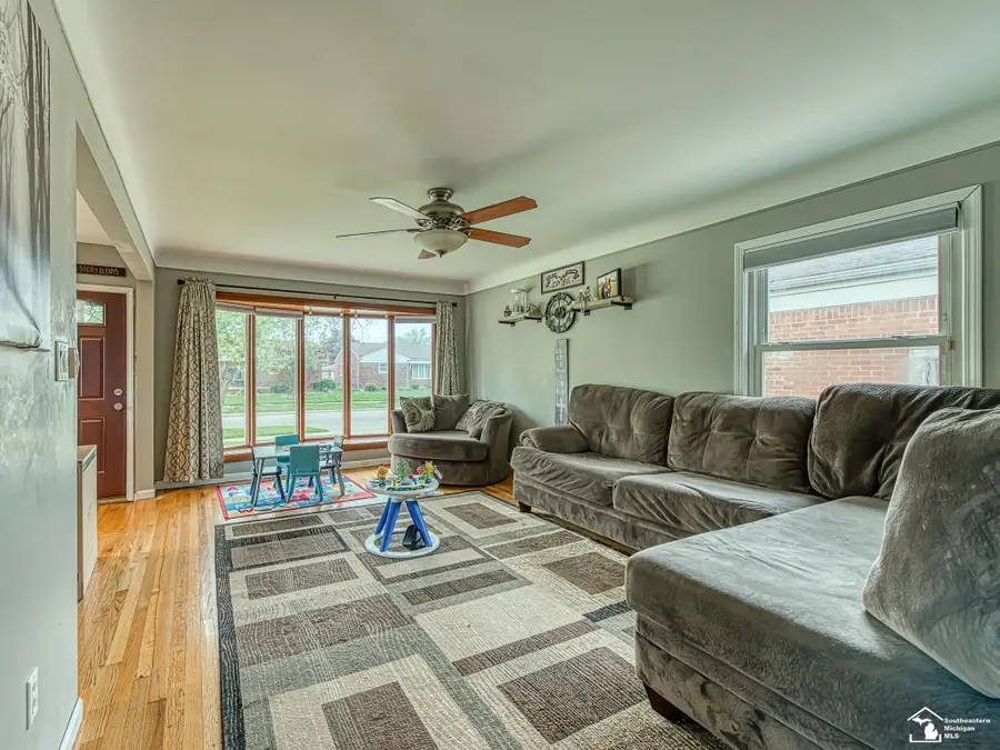 15351 Richmond, Southgate, MI 48195 - #3