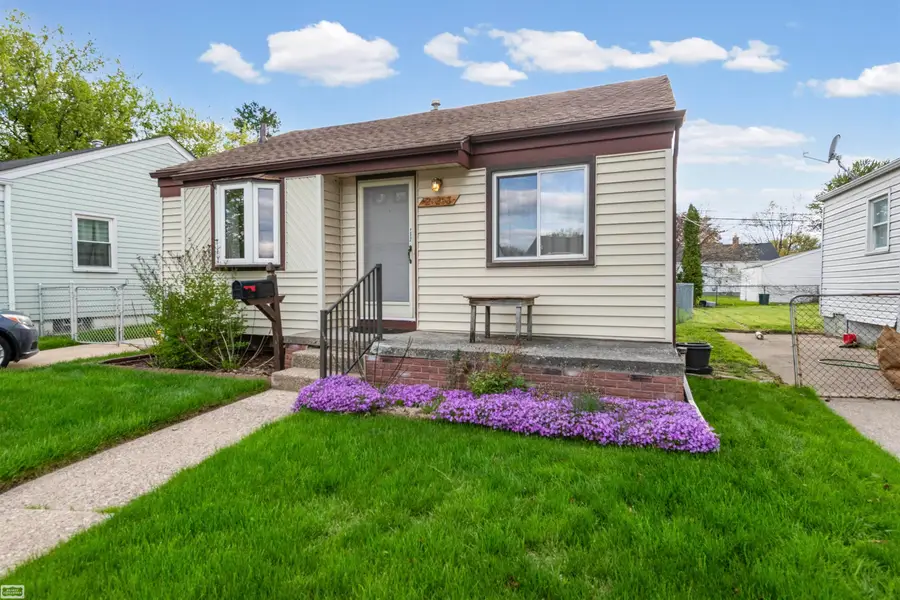25263 Leach, Roseville, MI 48066 - #2