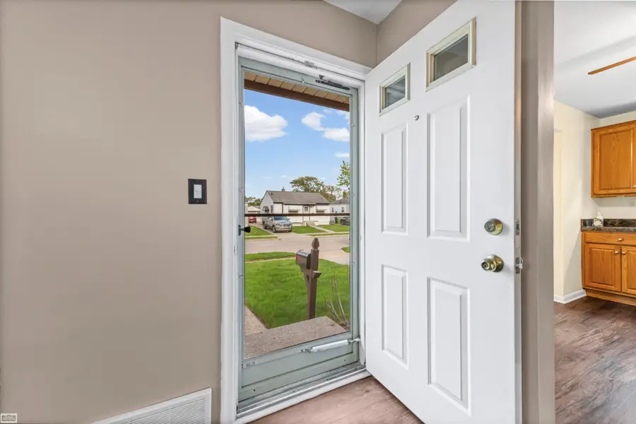 25263 Leach, Roseville, MI 48066 - #3
