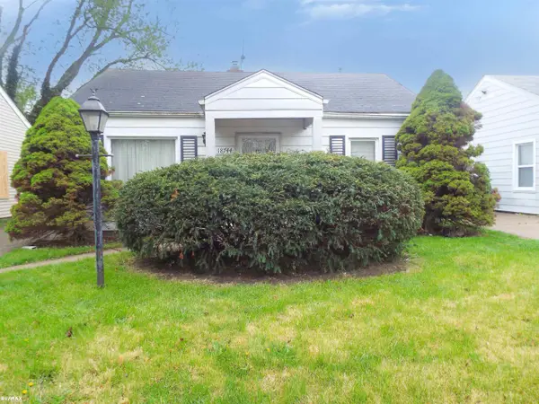 18744 Roscommon, Harper Woods, MI 48225