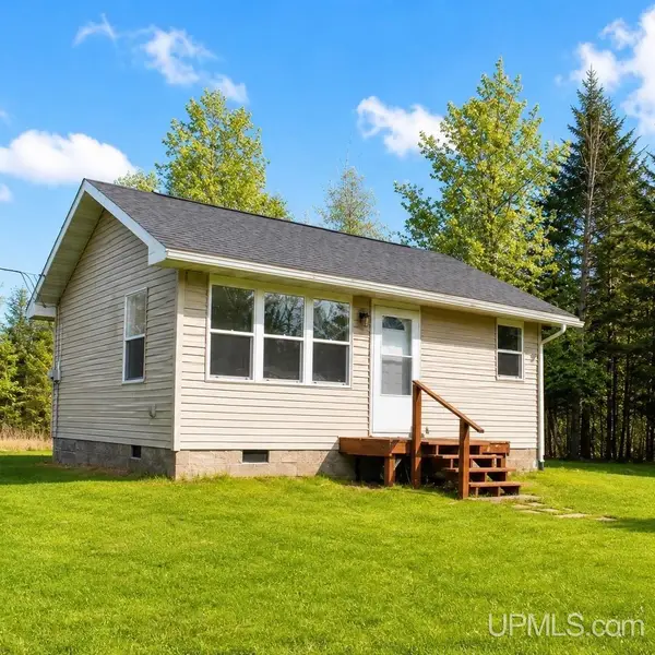 8202 County 503 Cc, Rapid River, MI 49878