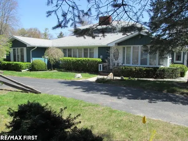 6004 Lakeshore, Burtchville, MI 48059