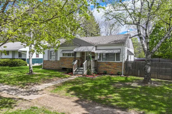 1802 Greenbrook, Flint, MI 48507