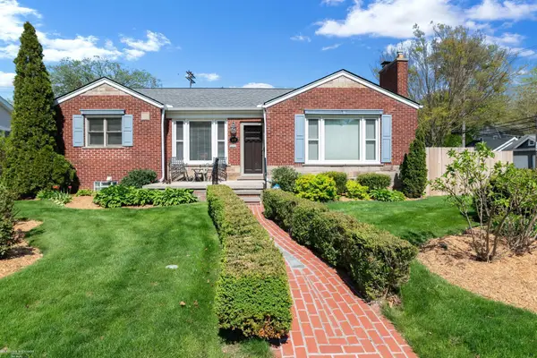 832 Loraine, Grosse Pointe, MI 48230
