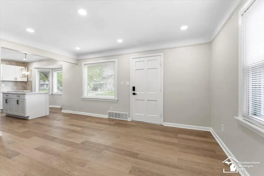 6810 Robinson, Allen Park, MI 48101 - #3
