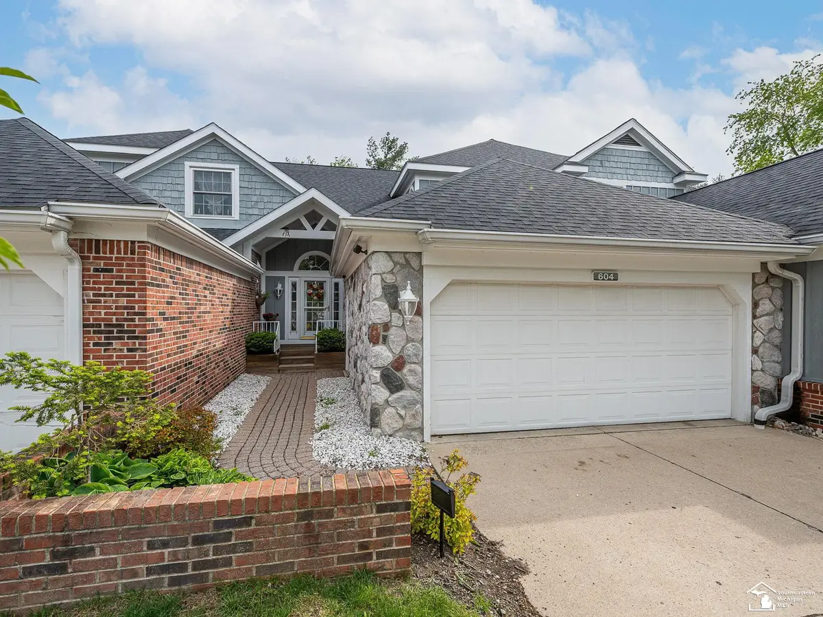 604 Meadowlands, Monroe, MI 48161 - #1
