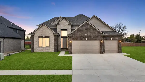 18764 Via Firenze, Macomb, MI 48044