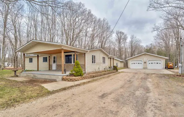 1683 W Quarry, Gulliver, MI 49840