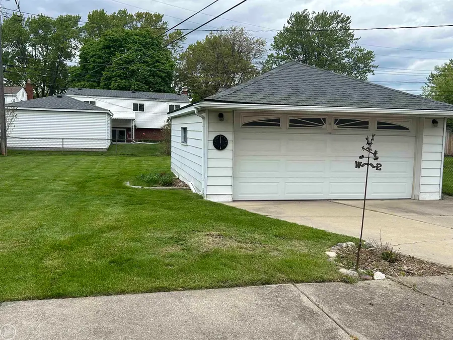 19813 Sherry, Saint Clair Shores, MI 48081 - #2