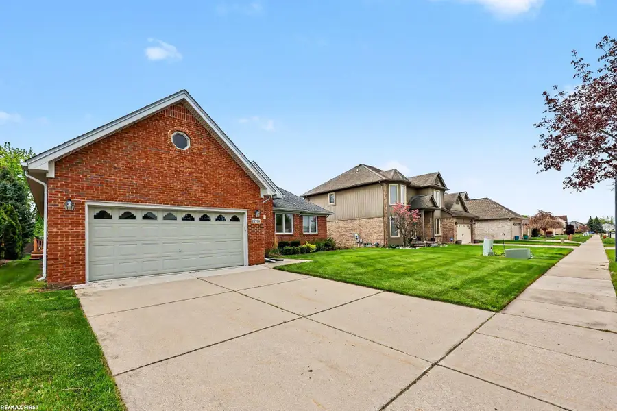 15916 French Creek, Fraser, MI 48026 - #3