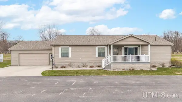 52 Kenneally, Gladstone, MI 49837