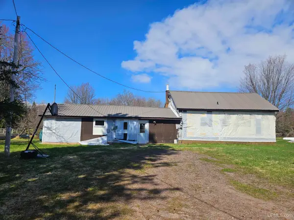 16672 Lakeshore, Ontonagon, MI 49953