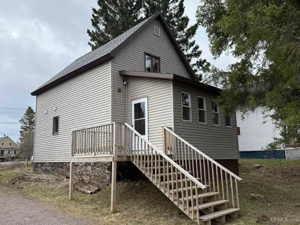 47604 1st, Houghton, MI 49931