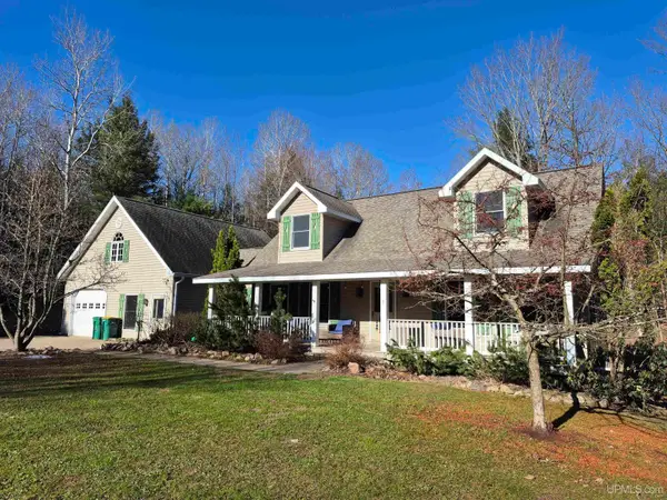 325 Foster Creek, Marquette, MI 49855