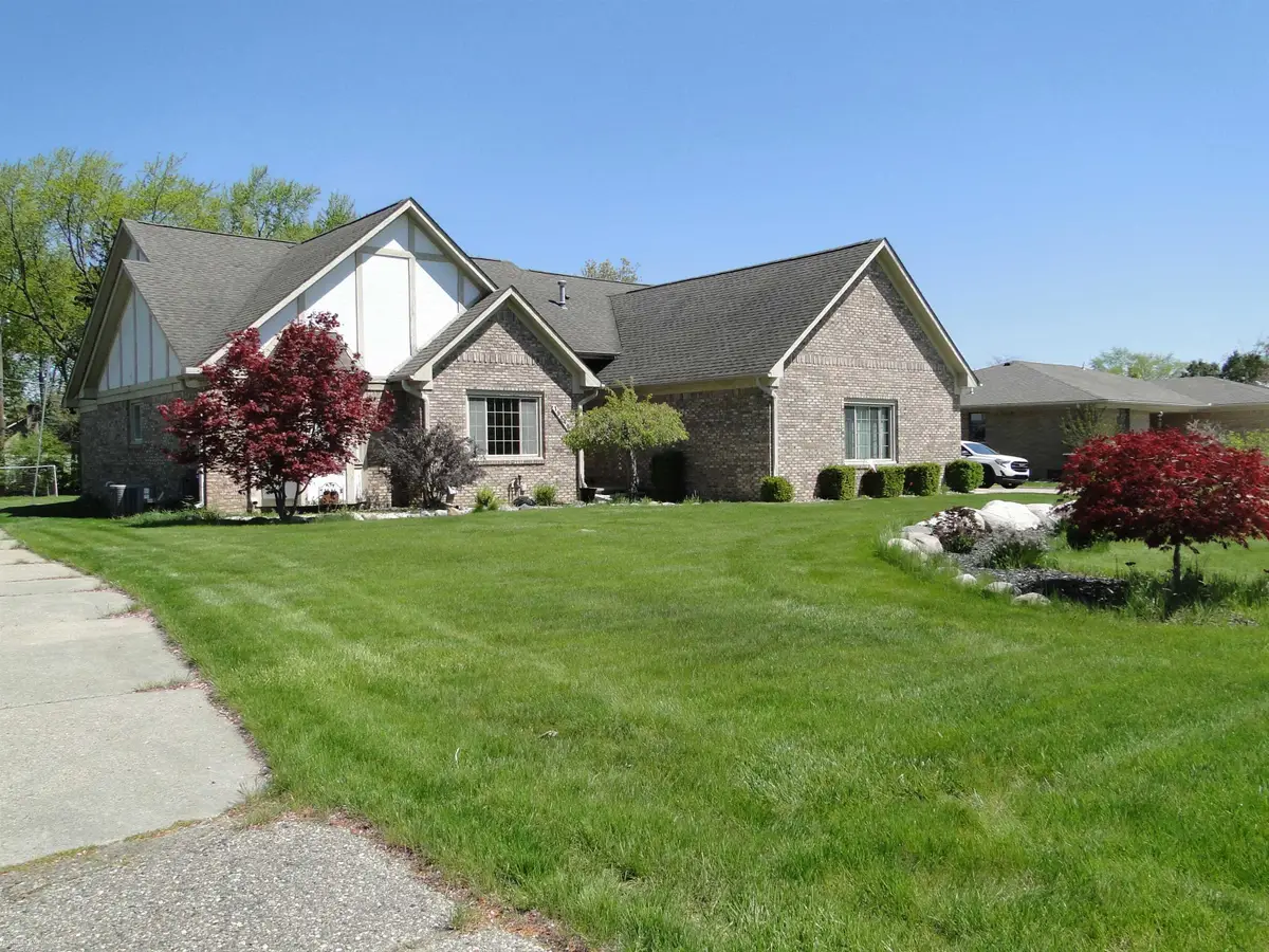 19549 Dixie, Clinton Township, MI 48035 - #1